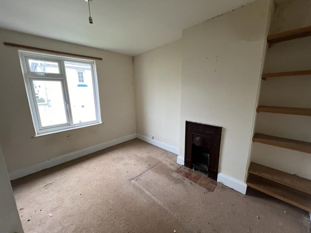 Lot: 59 - SEMI-DETACHED HOUSE FOR REFURBISHMENT - General view of bedroom 2